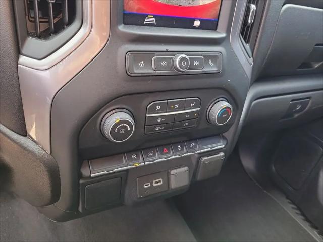 2022 Chevrolet Silverado 1500 4WD Crew Cab Short Bed Custom