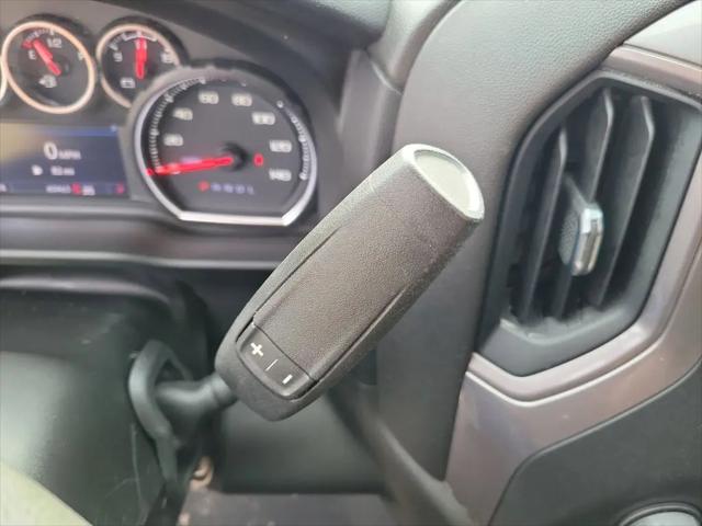 2022 Chevrolet Silverado 1500 4WD Crew Cab Short Bed Custom