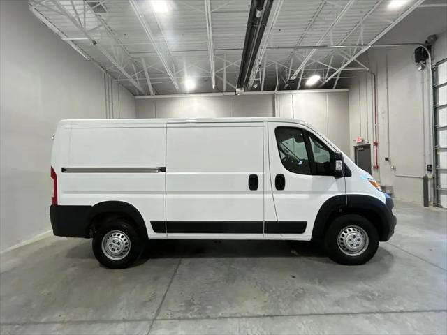 2025 Ram ProMaster 2500 Cargo Van Tradesman Low Roof 136" WB w/Pass Seat