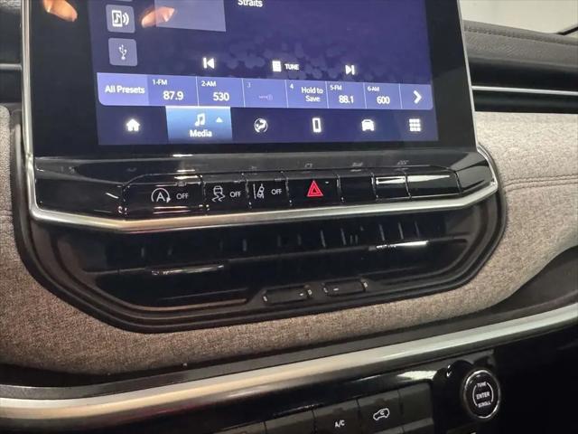2023 Jeep Compass Latitude Lux FWD