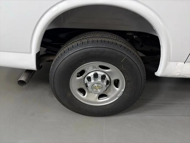 2026 Chevrolet Express Cargo Van 2500 Regular Wheelbase, WT, RWD