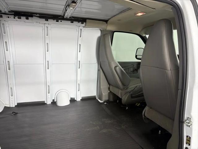 2026 Chevrolet Express Cargo Van 2500 Regular Wheelbase, WT, RWD