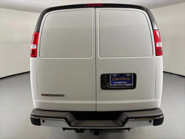2026 Chevrolet Express Cargo Van 2500 Regular Wheelbase, WT, RWD