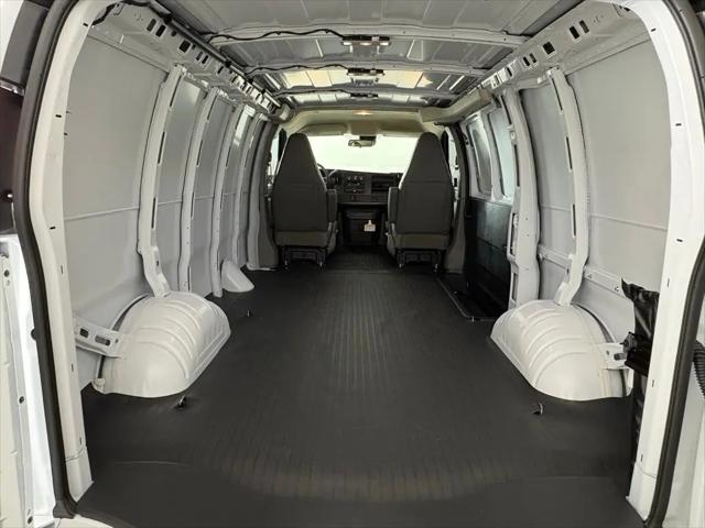 2026 Chevrolet Express Cargo Van 2500 Regular Wheelbase, WT, RWD