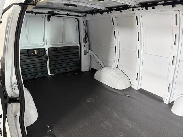 2026 Chevrolet Express Cargo Van 2500 Regular Wheelbase, WT, RWD