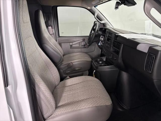 2026 Chevrolet Express Cargo Van 2500 Regular Wheelbase, WT, RWD