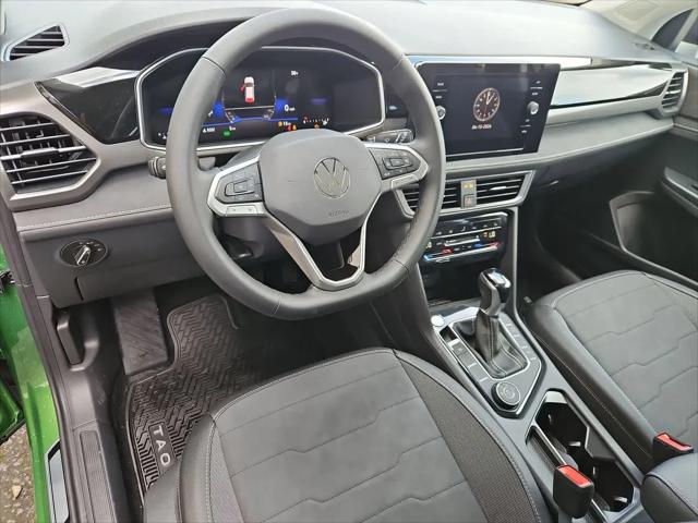 2026 Volkswagen Taos SE Black