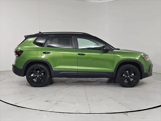 2026 Volkswagen Taos SE Black