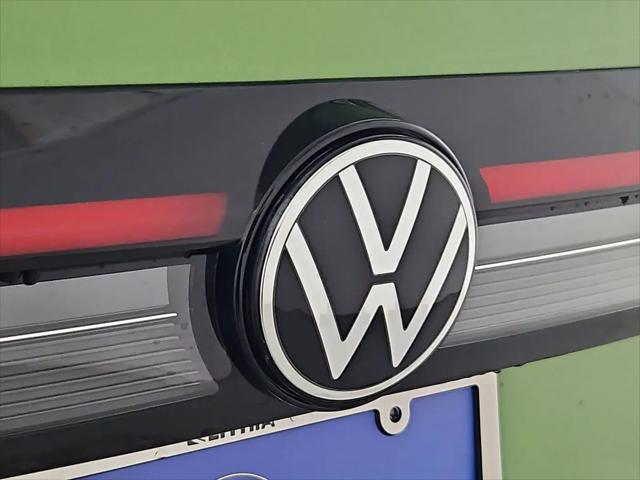 2026 Volkswagen Taos SE Black