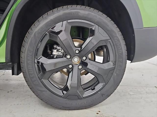 2026 Volkswagen Taos SE Black