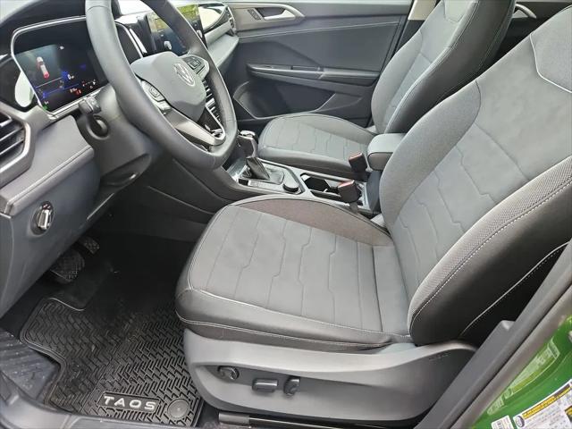 2026 Volkswagen Taos SE Black