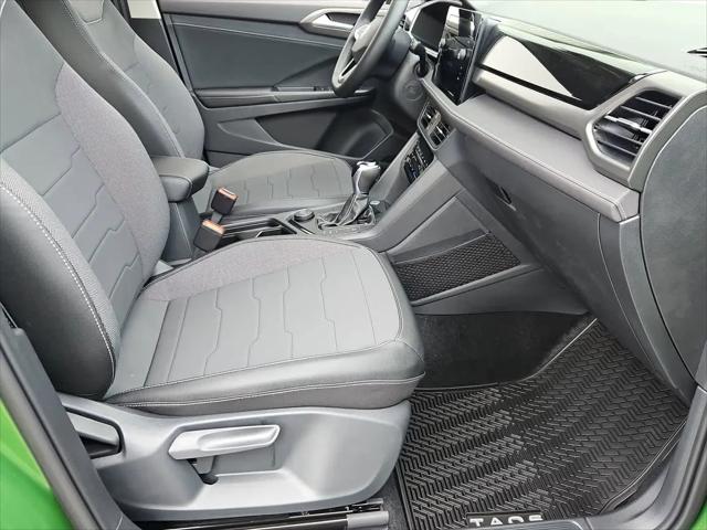 2026 Volkswagen Taos SE Black