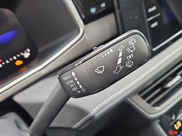 2026 Volkswagen Taos SE Black