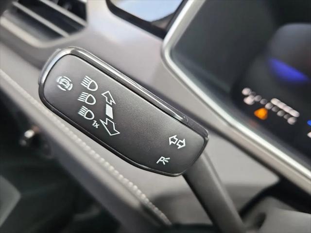 2026 Volkswagen Taos SE Black