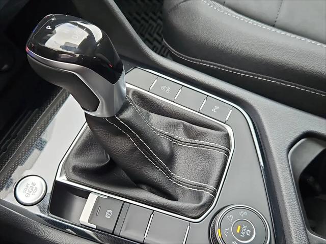 2026 Volkswagen Taos SE Black
