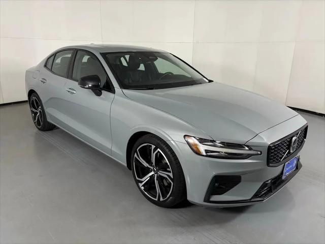 2024 Volvo S60 B5 Core Dark Theme