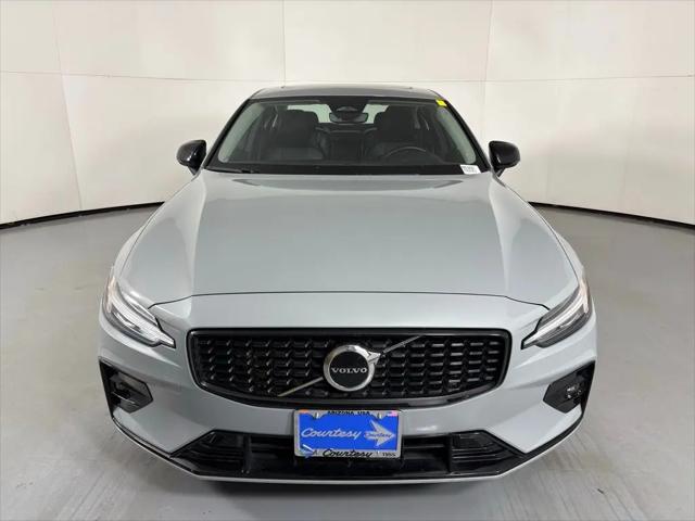2024 Volvo S60 B5 Core Dark Theme