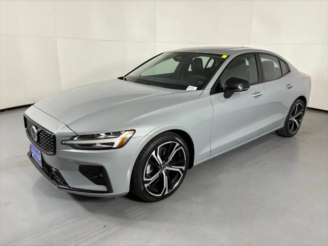 2024 Volvo S60 B5 Core Dark Theme