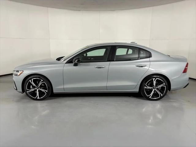 2024 Volvo S60 B5 Core Dark Theme