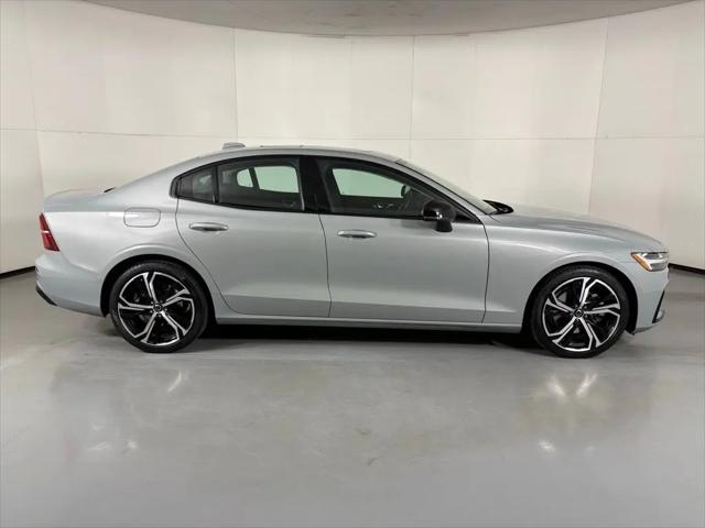2024 Volvo S60 B5 Core Dark Theme