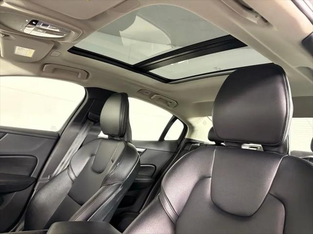 2024 Volvo S60 B5 Core Dark Theme