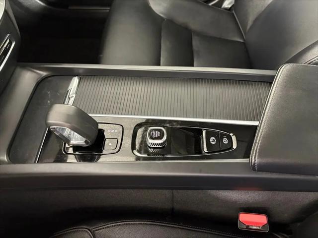 2024 Volvo S60 B5 Core Dark Theme