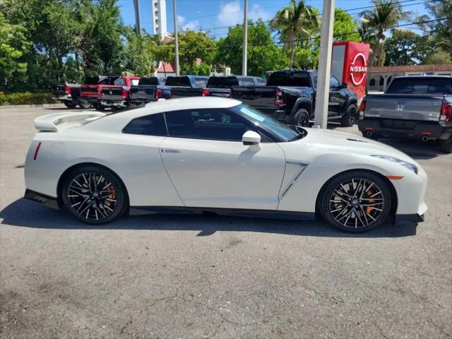 2021 Nissan GT-R Premium Dual-clutch 6-Speed Transmission
