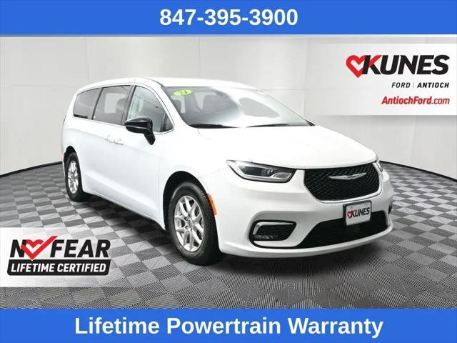 2024 Chrysler Pacifica Touring L for sale in Antioch, IL