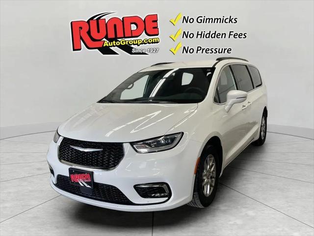 2022 Chrysler Pacifica Touring for sale in East Dubuque, IL