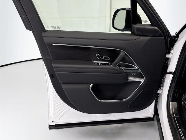 2026 Land Rover Range Rover P530 SE 7 Seat
