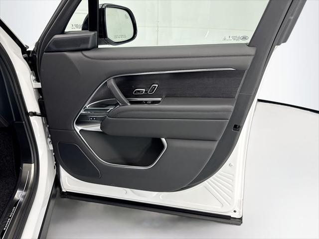 2026 Land Rover Range Rover P530 SE 7 Seat