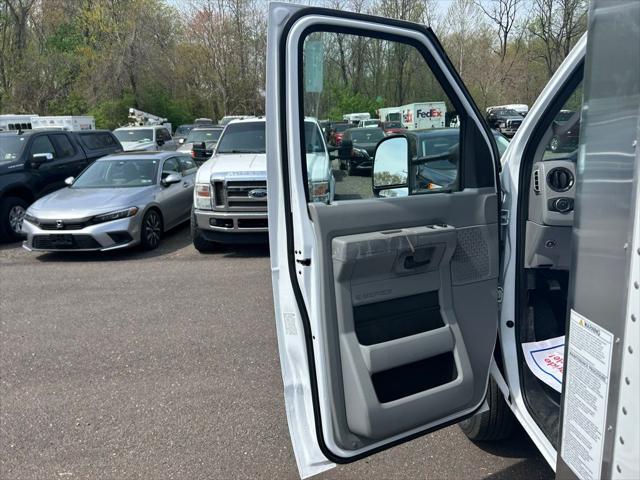 2027 Ford E-Series Cutaway Base