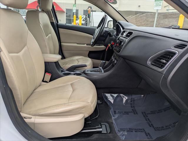 2013 Chrysler 200 Limited
