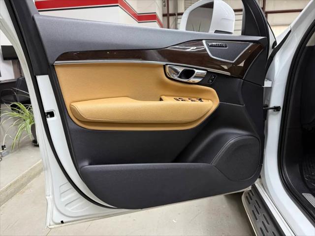2016 Volvo XC90 T6 Momentum