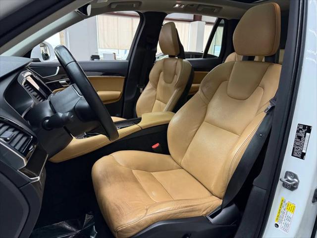 2016 Volvo XC90 T6 Momentum