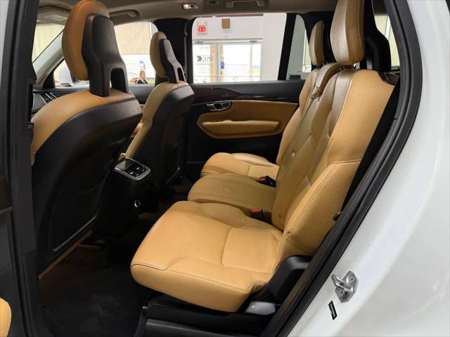 2016 Volvo XC90 T6 Momentum