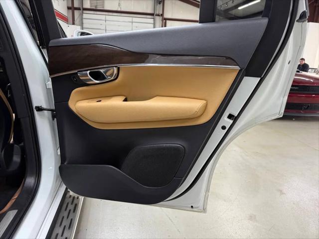 2016 Volvo XC90 T6 Momentum