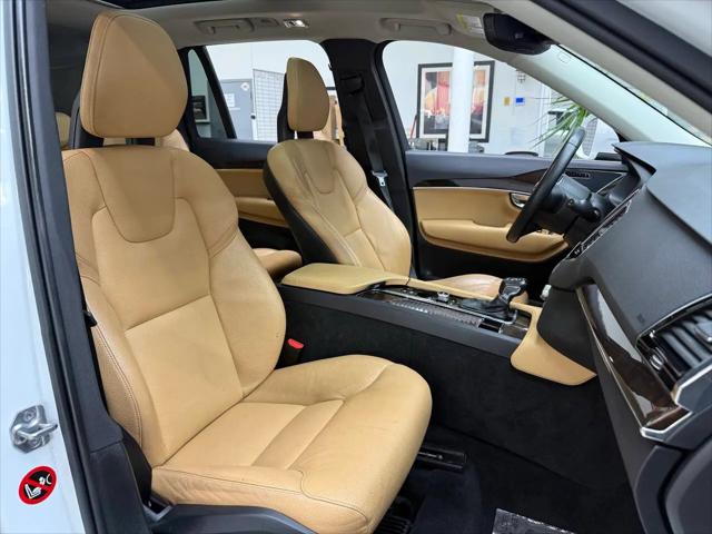2016 Volvo XC90 T6 Momentum