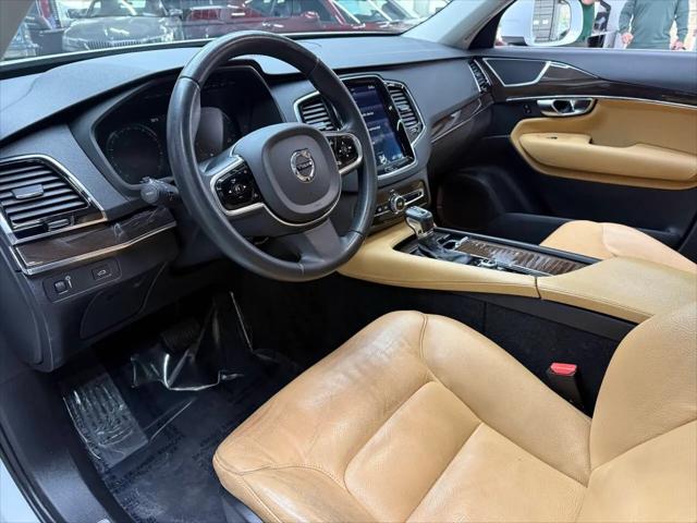 2016 Volvo XC90 T6 Momentum
