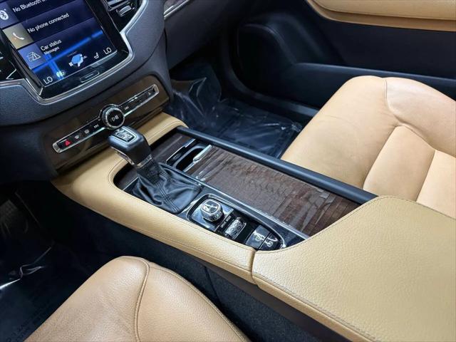 2016 Volvo XC90 T6 Momentum