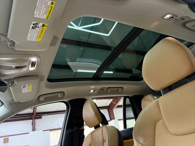 2016 Volvo XC90 T6 Momentum