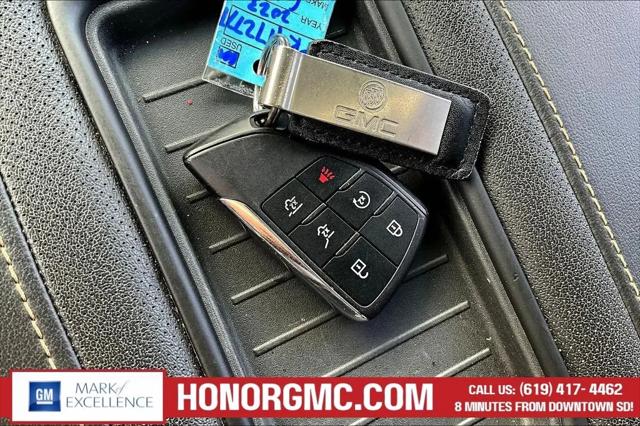 2023 GMC Yukon XL 4WD AT4