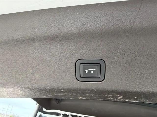 2023 GMC Yukon XL 4WD SLT