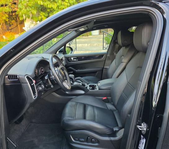 2023 Porsche Cayenne Platinum Edition