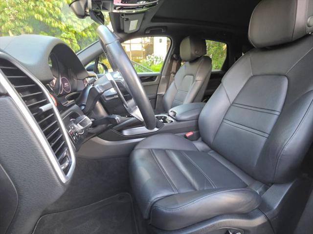 2023 Porsche Cayenne Platinum Edition