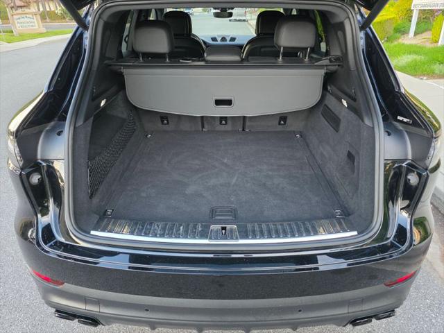2023 Porsche Cayenne Platinum Edition
