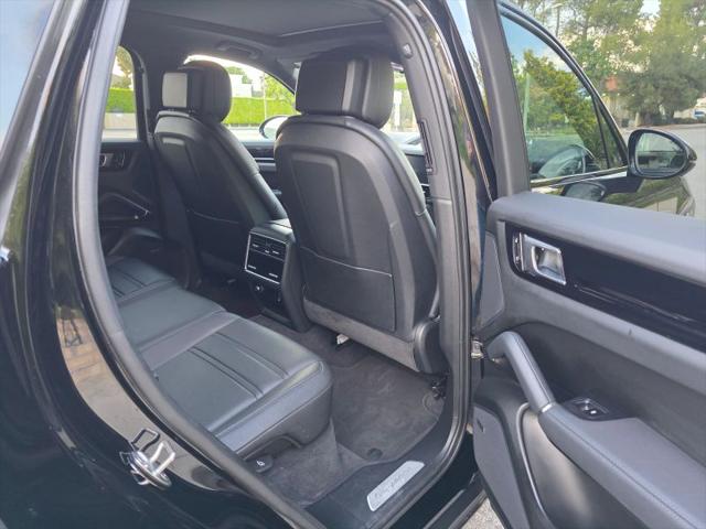 2023 Porsche Cayenne Platinum Edition