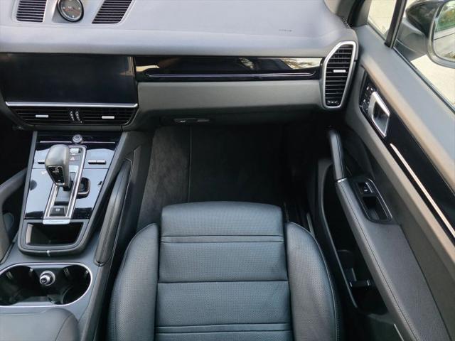 2023 Porsche Cayenne Platinum Edition