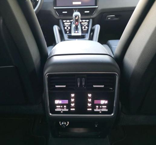 2023 Porsche Cayenne Platinum Edition