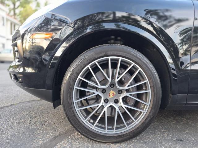 2023 Porsche Cayenne Platinum Edition